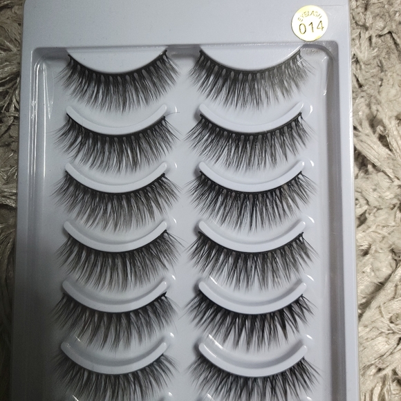 False eyelashes - Picture 3 of 3